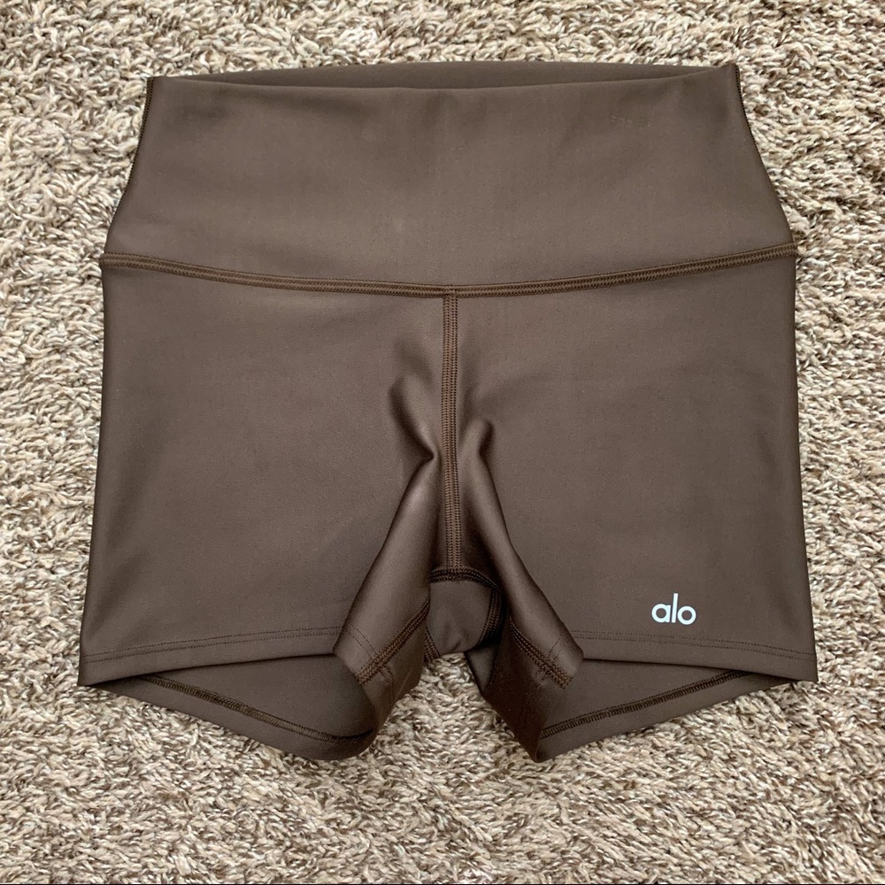 NWOT ALO YOGA airlift shorts